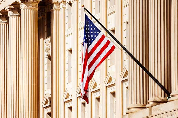 谷歌云官宣涨价，云计算景气度攀升！阿里稳居国内市场断层第一，港股互联网ETF（513770）受资金关注